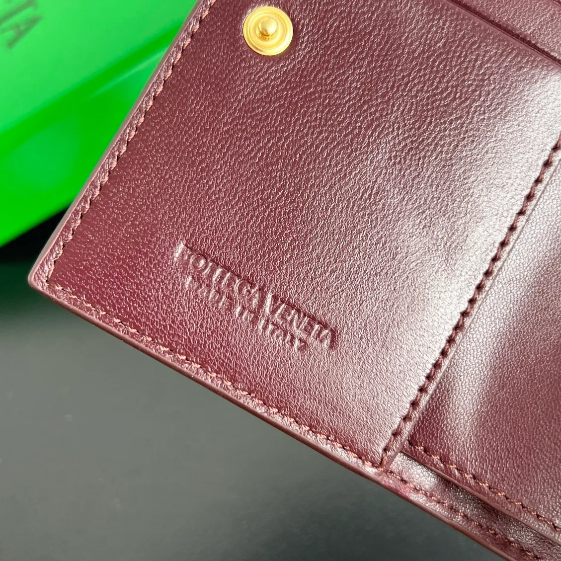 #Bv Braided Bi-fold Zipper Wallet 742330 Small and exquisite wallet for men and women ☄️ Elegant and fashionable shape, blending classic design and practical functions, perfectly showing the texture and neatness of sheep leather, snap button closure, equipped with 6 card slots, a banknote compartment, and a zipper coin purse. It meets all the functions of a wallet ✋ Multiple color options, a good match for gifts or personal use ☑️ Size: 11.5x9 P640